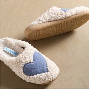 Sundance Winter Love Heart Sherpa Slippers